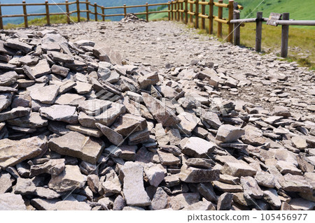 北海道美幌峠展望台的堆積石塊 北海道美幌峠展望台的堆積石塊 105456977