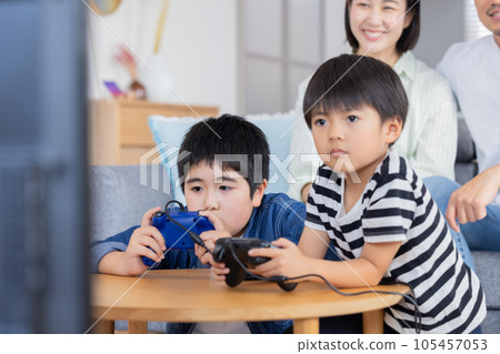 Family portrait Family enjoying video games 105457053