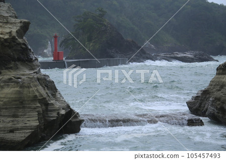 red lighthouse, crashing waves 105457493