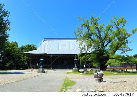 [Toyama Prefecture] The huge main hall of Shokoji Temple in sunny weather (National Treasure) 105457617