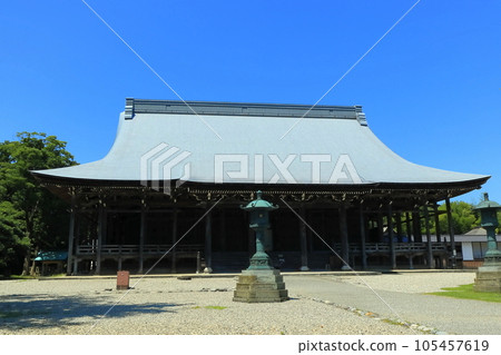 【富山縣】晴朗天氣下的正光寺巨大的正殿(國寶) 【富山縣】晴朗天氣下的正光寺巨大的正殿(國寶) 105457619