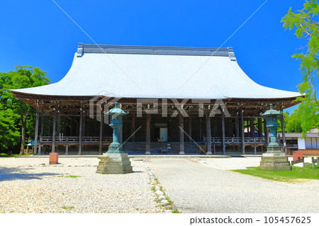 【富山縣】晴朗天氣下的正光寺巨大的正殿（國寶） 105457625