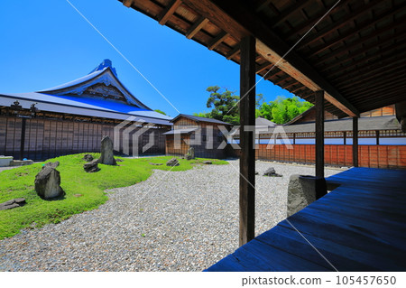 [富山縣]晴天時的正光寺大殿和式台內 105457650