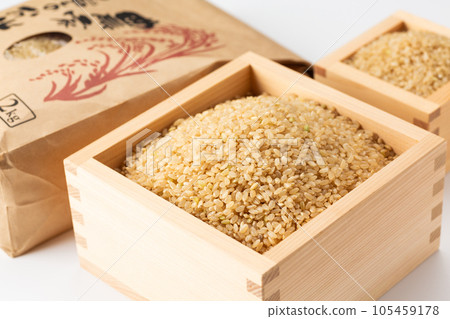 Brown rice 105459178