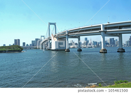 從台場公園看到的彩虹橋[東京都港區] 105461500