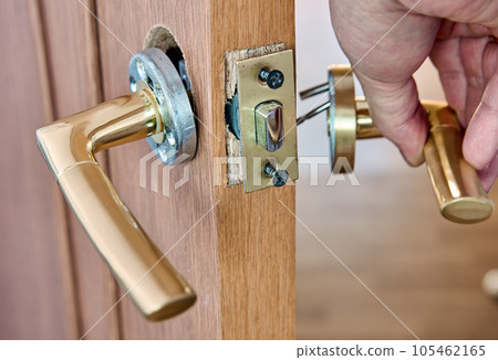 Assembling lever door handle with latch for an interior door. Assembling lever door handle with latch for an interior door. 105462165