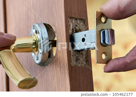 Repair of lever door handle with latch. 105462177