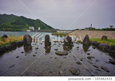 Waterway in the lawn area of Ryumon Dam 105462433
