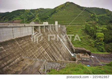 Embankment of Nakakiba Dam Embankment of Nakakiba Dam 105462867
