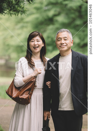 散步的好夫妻 105463046