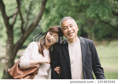 散步的好夫妻 105463048