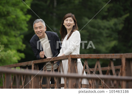 散步的好夫妻 105463186