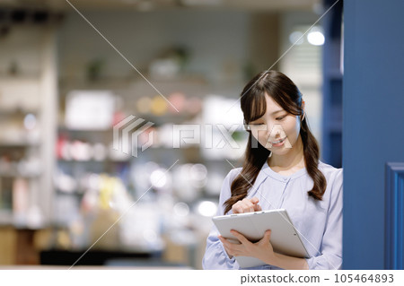 Young woman business image photography cooperation: Credisce (Maruzen Yushodo Co., Ltd.) Young woman business image photography cooperation: Credisce (Maruzen Yushodo Co., Ltd.) 105464893