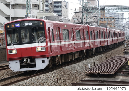 Keikyu Series 1500 bound for Haneda Airport Keikyu Series 1500 bound for Haneda Airport 105466073
