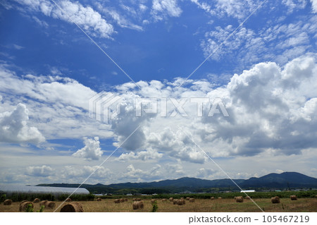 Summer sky with blue sky and thunderhead 105467219
