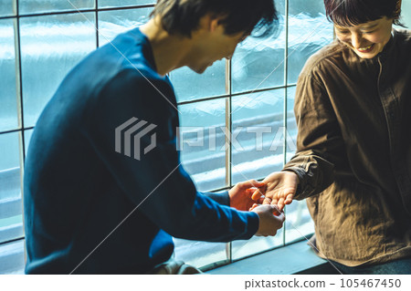 Palmistry Looking at the opponent's palm Fate. 105467450