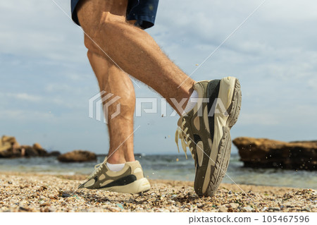 The concept of sports running on the beach, legs, close-up 105467596