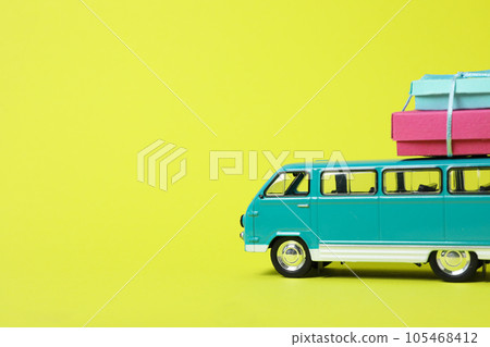 Shopping and making purchase concept, sale and discount 105468412