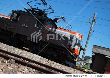 Alpico Kotsu ED301 electric locomotive and 3000 series electric locomotive standing in the clear sky_2023/7/2 105468512