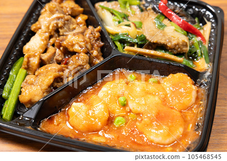 三種美味的中式菜餚拼盤 三種美味的中式菜餚拼盤 105468545