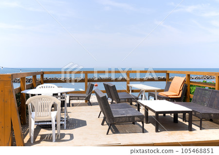 Beach terrace at Sekiyahama in Niigata Prefecture 105468851