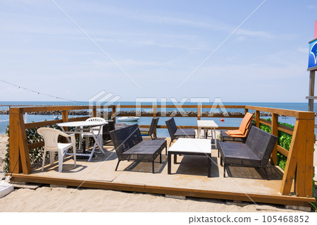Beach terrace at Sekiyahama in Niigata Prefecture 105468852