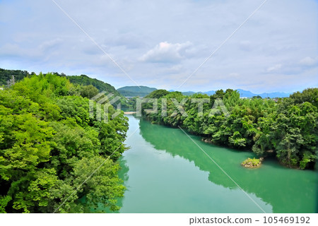 《岐阜縣》河邊町 翠綠的飛驒川 105469192