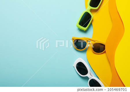 The concept of glasses on the beach, on a colored paper background 105469701
