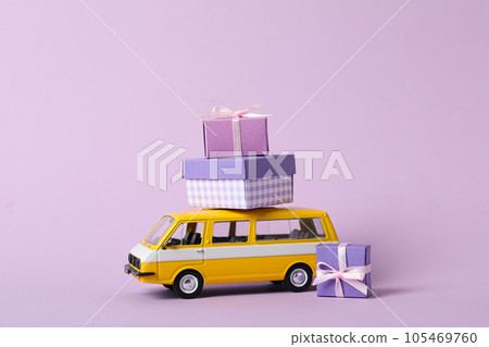 Shopping and making purchase concept, sale and discount 105469760