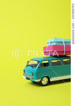 Shopping and making purchase concept, sale and discount 105469763