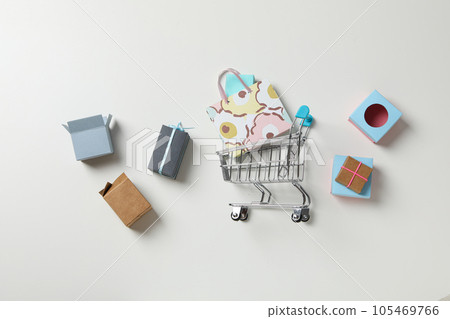 Shopping and making purchase concept, sale and discount 105469766