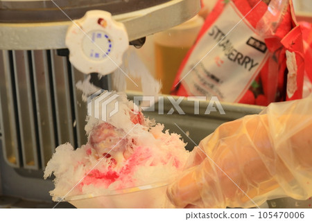 Shaved ice strawberry shaved ice Shaved ice strawberry shaved ice 105470006