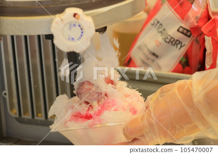 Shaved ice strawberry shaved ice 105470007