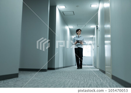 Colleagues, business scene 105470053