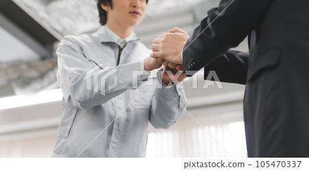 Colleagues, business scene 105470337