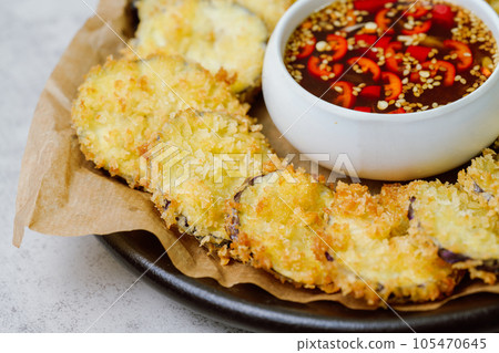 fried eggplant, Flatten the eggplant and dredge in the tempura flour, shaking off any excess. Mix the tempura flour, egg, and water to make a tempura batter. Once the oil is hot, coat the trimmed eggp 105470645