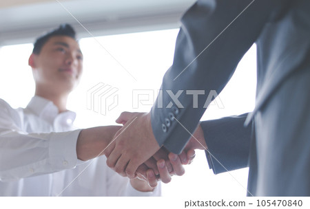 Colleagues, business scene Colleagues, business scene 105470840