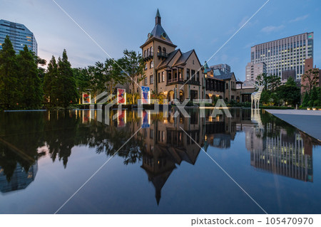 東京千代田區紀尾町東京花園露台的經典住宅的美麗倒影 105470970