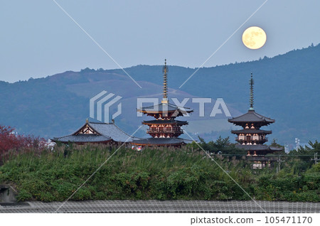 Katsumata Pond, Yakushiji Temple and full moon at dusk 105471170