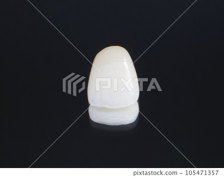 潔白潔淨的烤瓷牙 潔白潔淨的烤瓷牙 105471357