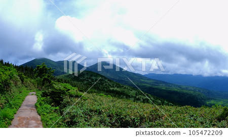 八甲田散步道上的三座山(7 月)2 八甲田散步道上的三座山(7 月)2 105472209