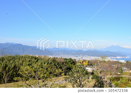 Suruga Bay and Mt. Fuji seen from Nihondaira 105472336