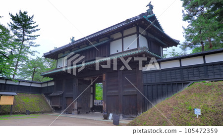 弘前城(7月雲天)大手門1 弘前城(7月雲天)大手門1 105472359