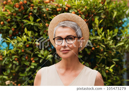 female, people, senior 105473279