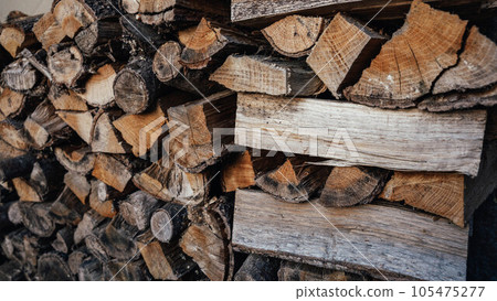 stacked firewood 105475277