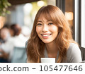 Young woman talking in a cafe 105477646
