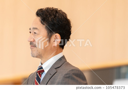 Businessman working in the office (boss, president) Businessman working in the office (boss, president) 105478373