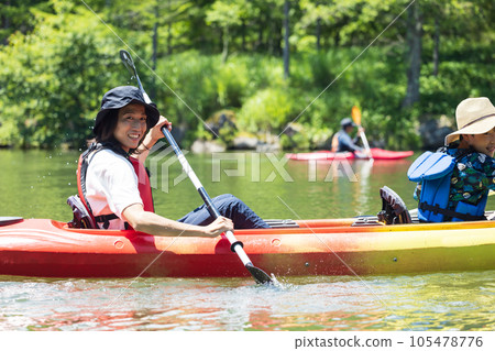 family enjoying kayaking 105478776