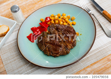 Popular dish of beef with chickpeas 105479038