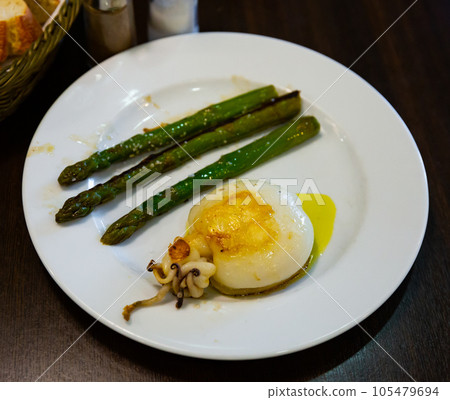 Grilled cuttlefish with baked asparagus Grilled cuttlefish with baked asparagus 105479694